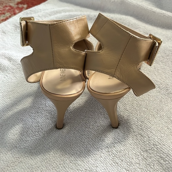 Nine West Shoes, 7 1/2 size - Picture 3 of 3